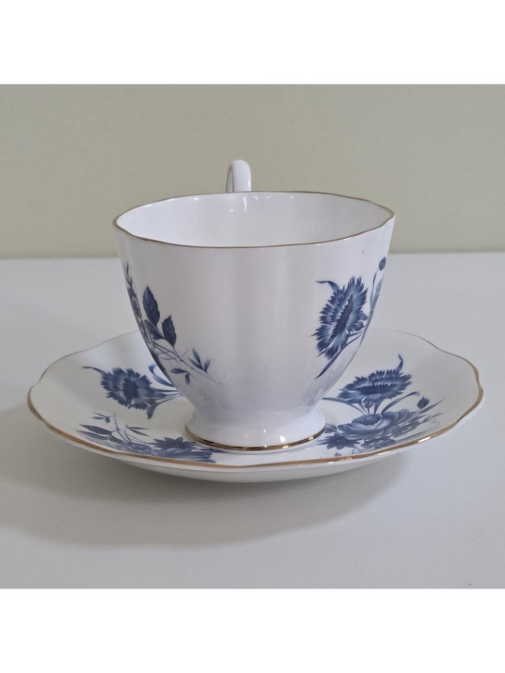 Vintage Sandringham English Bone China Teacup & Saucer Set Blue Roses Gold Trim - Picture 5 of 14